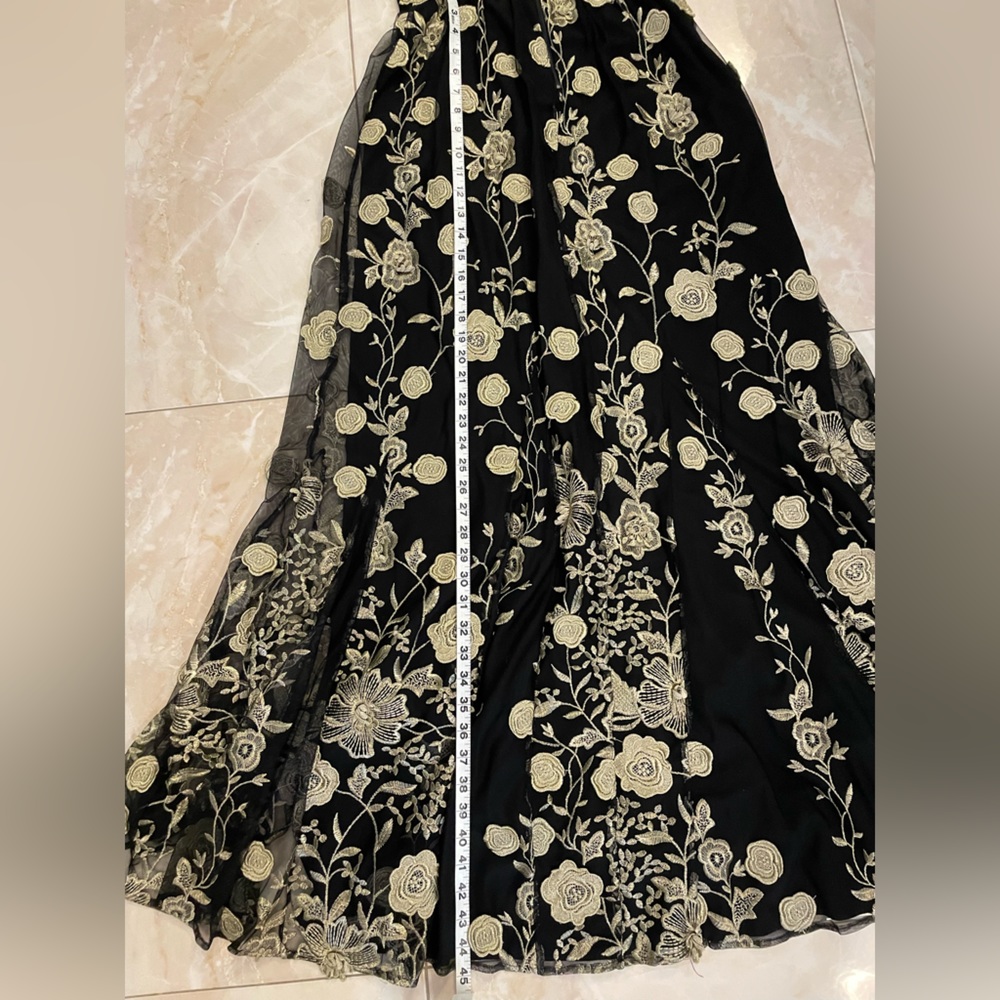 Alice + Olivia Black and Gold Aaliyah Embroidered Gown Formal Dress - Picture 5 of 6
